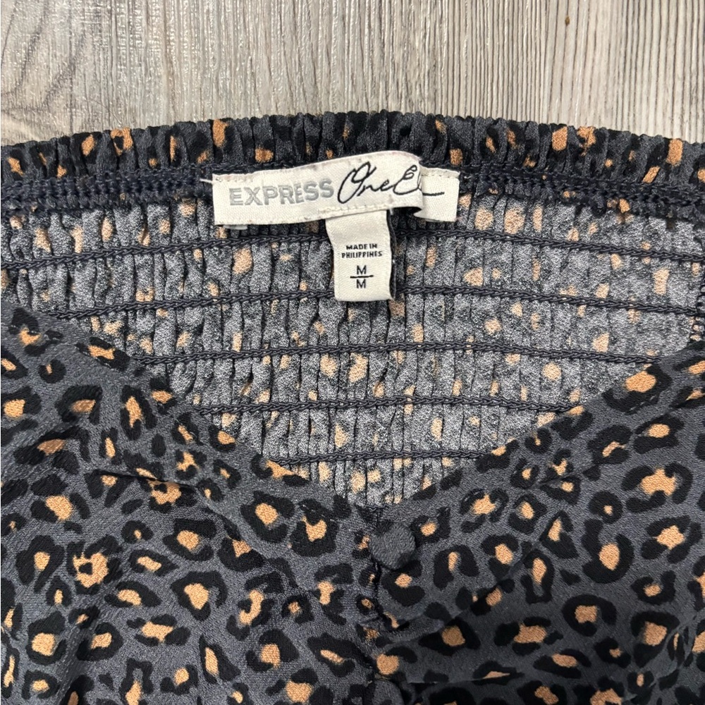 Express Gray Ruched Puffed Sleeve Blouse - Picture 6 of 7